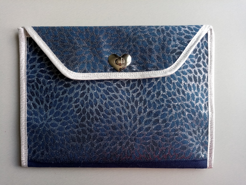 POCHETTE à mains