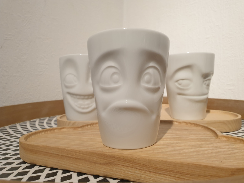 Tasse fiftyeight avec anse et visage "la moue" T01.84.01