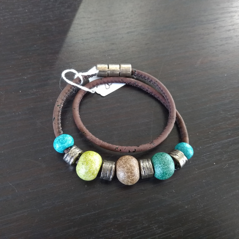 Bracelet en liège boule verte marron