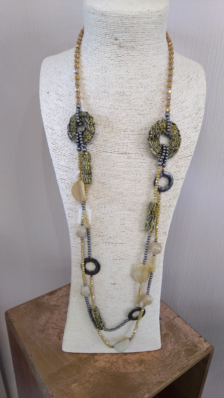 Collier  avec rond tissu jaune moutarde