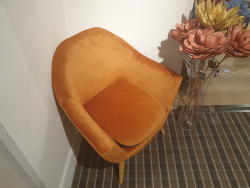 Fauteuil velours ocre orangé zoé