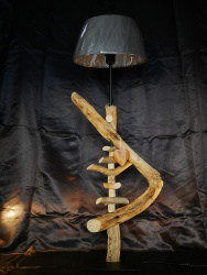 Lampe sur peied en bois flottés