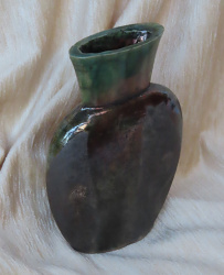 Vase oblong vert cuivré