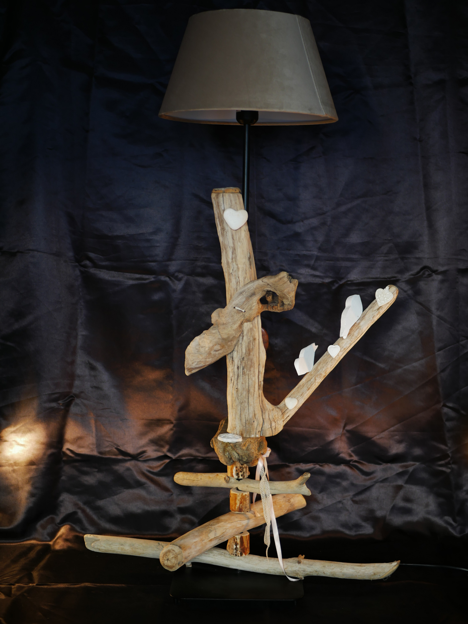 Lampe sur pied en bois flottés